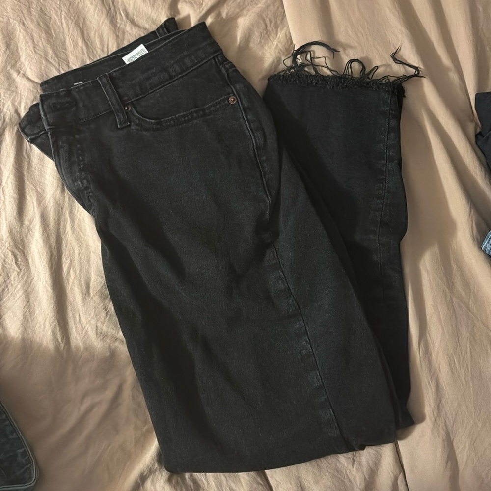Old Navy 
Size: 8
Black/ Dark wash 
OG High Rise Straight